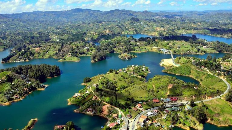 hoteles en guatape