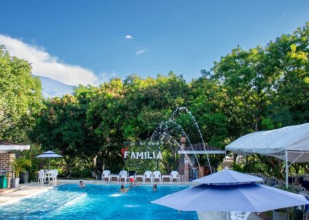 hotel familia casa blanca
